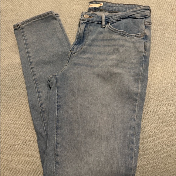 Levi Skinny Jeans - Picture 1 of 2